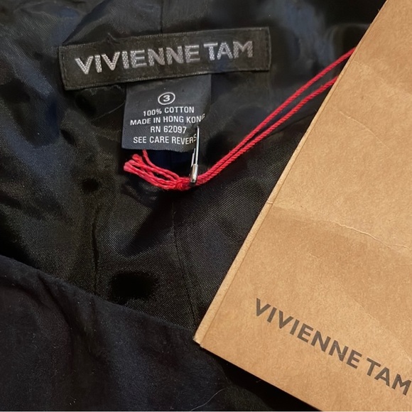 Vivienne Tam black 100% cotton lined pencil skirt with white embroidery. - Picture 3 of 3